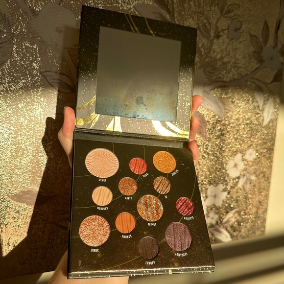 Dito Cosmetics Limited Edition Venus 12 Shade Eyeshadow Palette - Picture 2 of 5